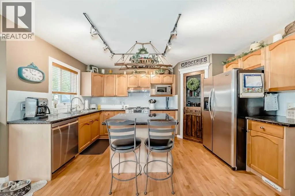 69 Simcoe Close SW