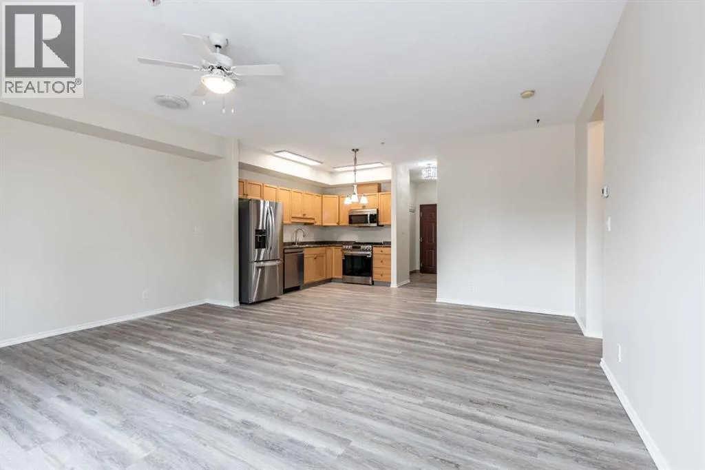 102, 105 Main Street S