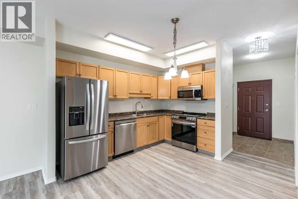 102, 105 Main Street S