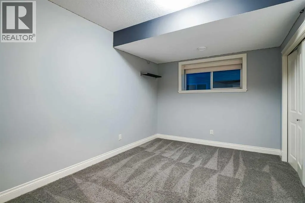 231 Railway Close SE