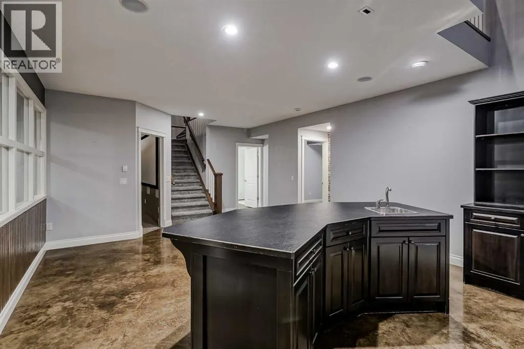 231 Railway Close SE