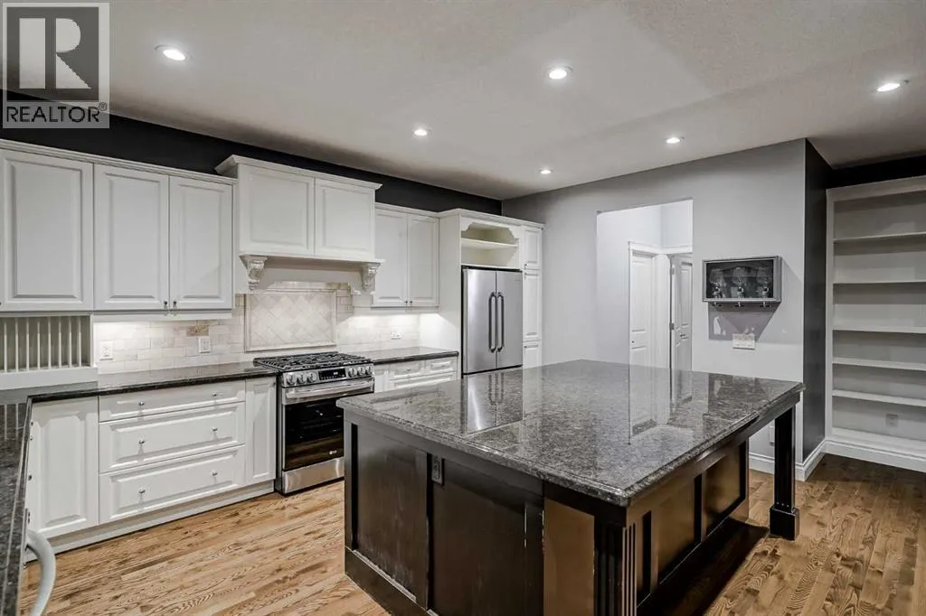 231 Railway Close SE