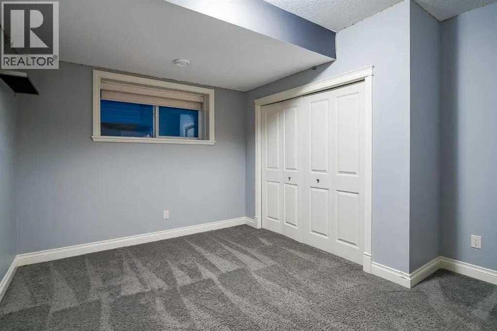 231 Railway Close SE