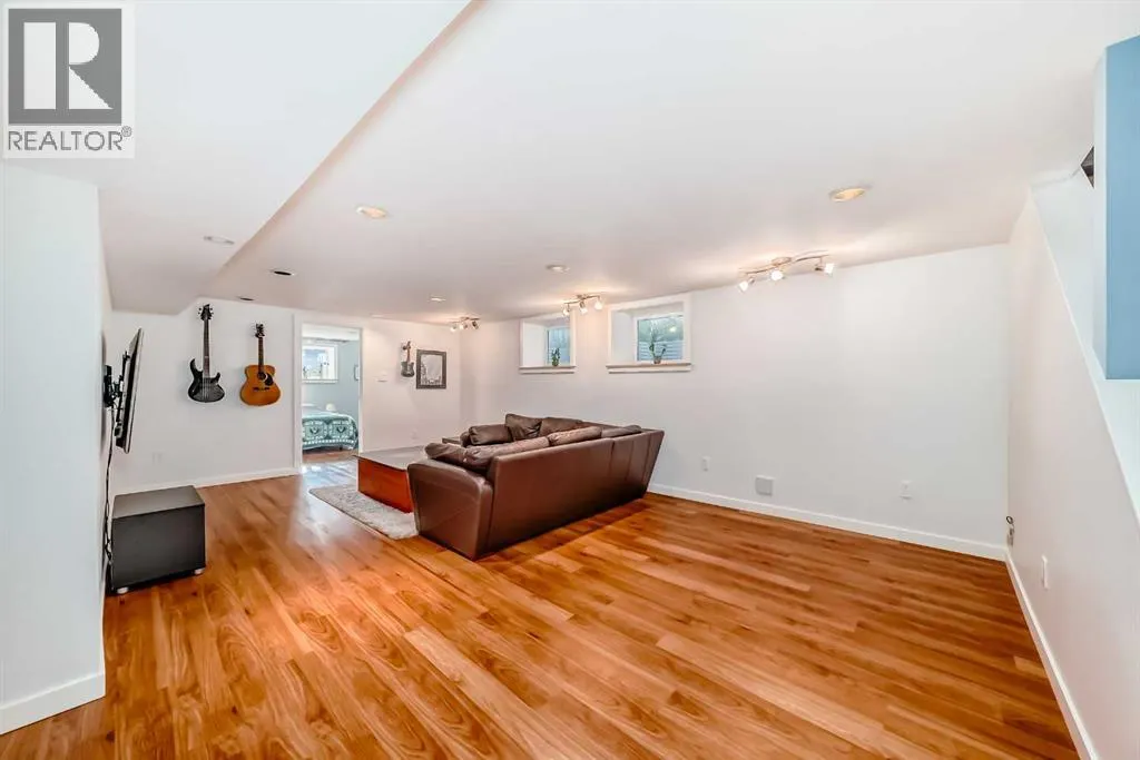 51 Holden Road SW