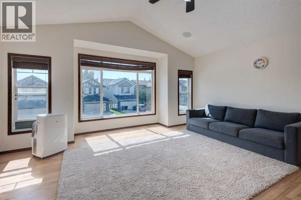 147 New Brighton Close SE