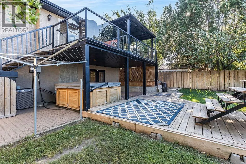 52 Ross Heights Court SE