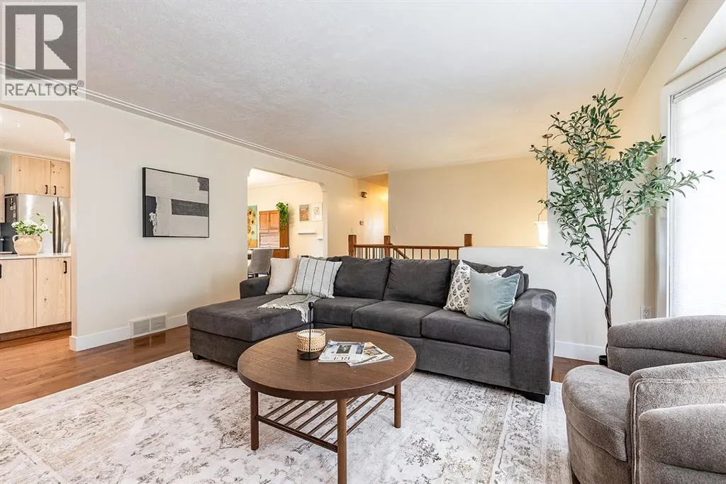 52 Ross Heights Court SE