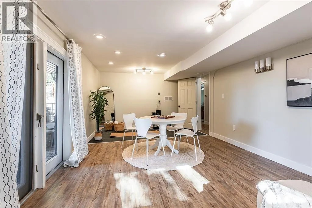 52 Ross Heights Court SE