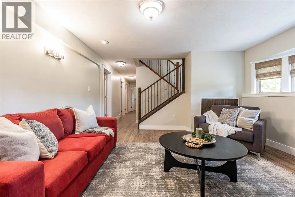 52 Ross Heights Court SE