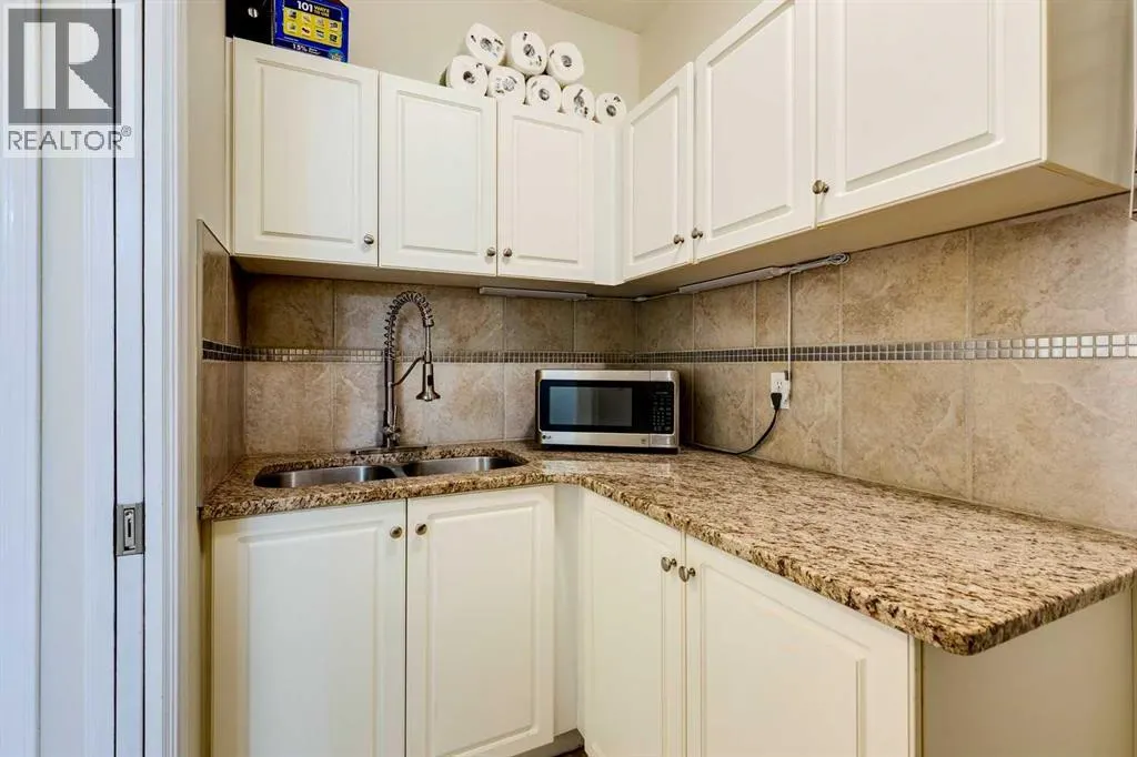 11, 99 Christie Point SW