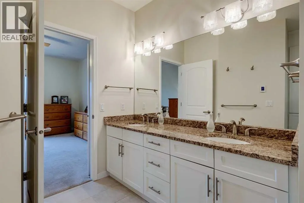 11, 99 Christie Point SW