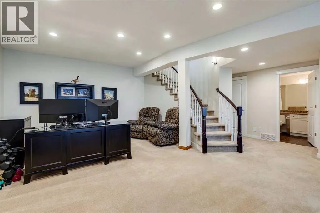 11, 99 Christie Point SW