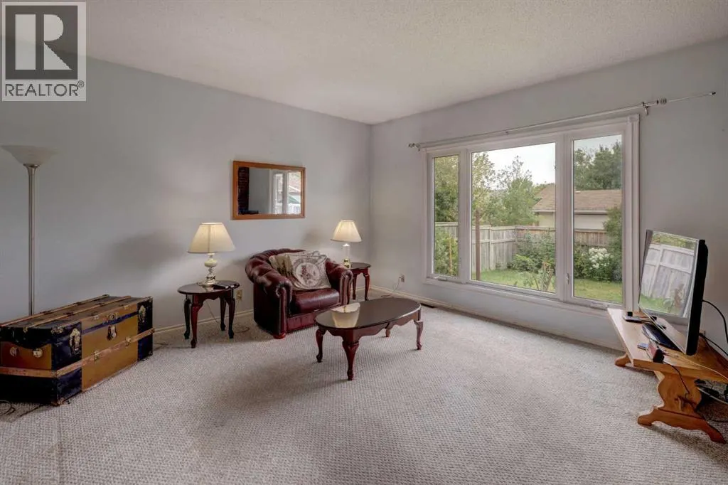 315 Manora Road NE