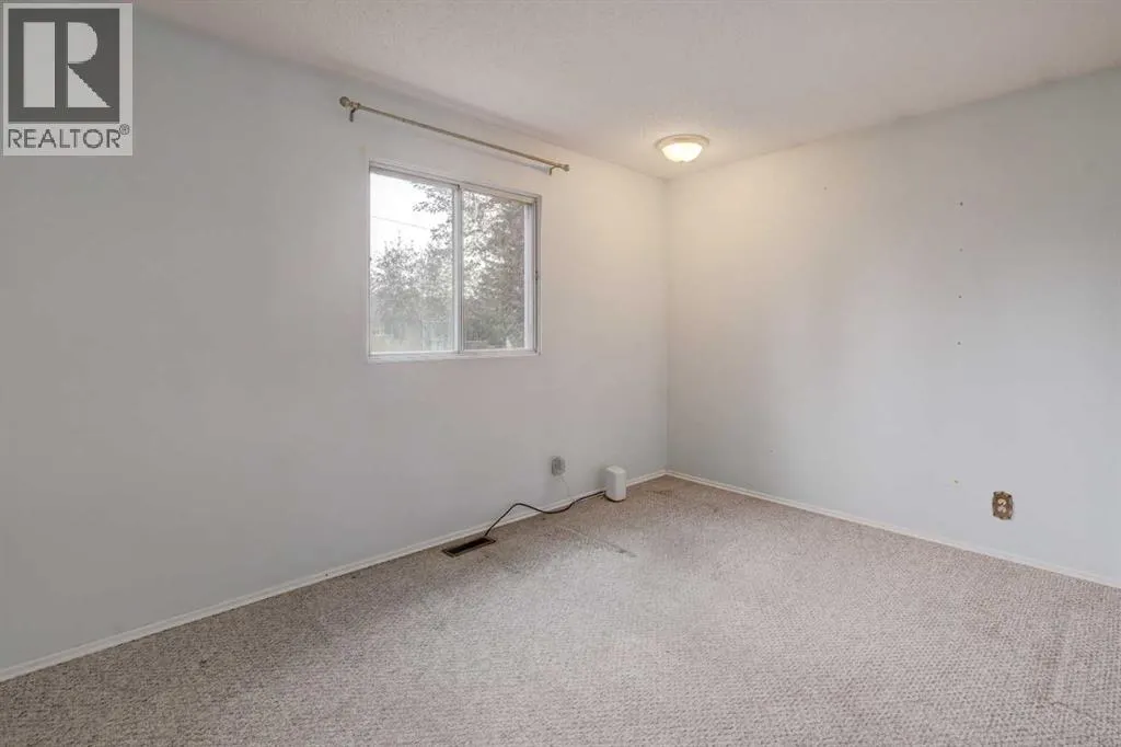 315 Manora Road NE