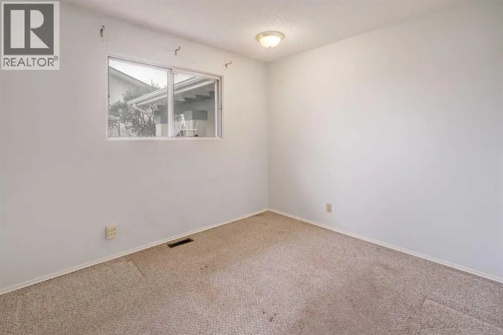 315 Manora Road NE