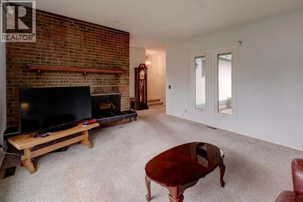 315 Manora Road NE