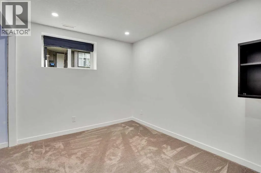 323 Sandford Place NW