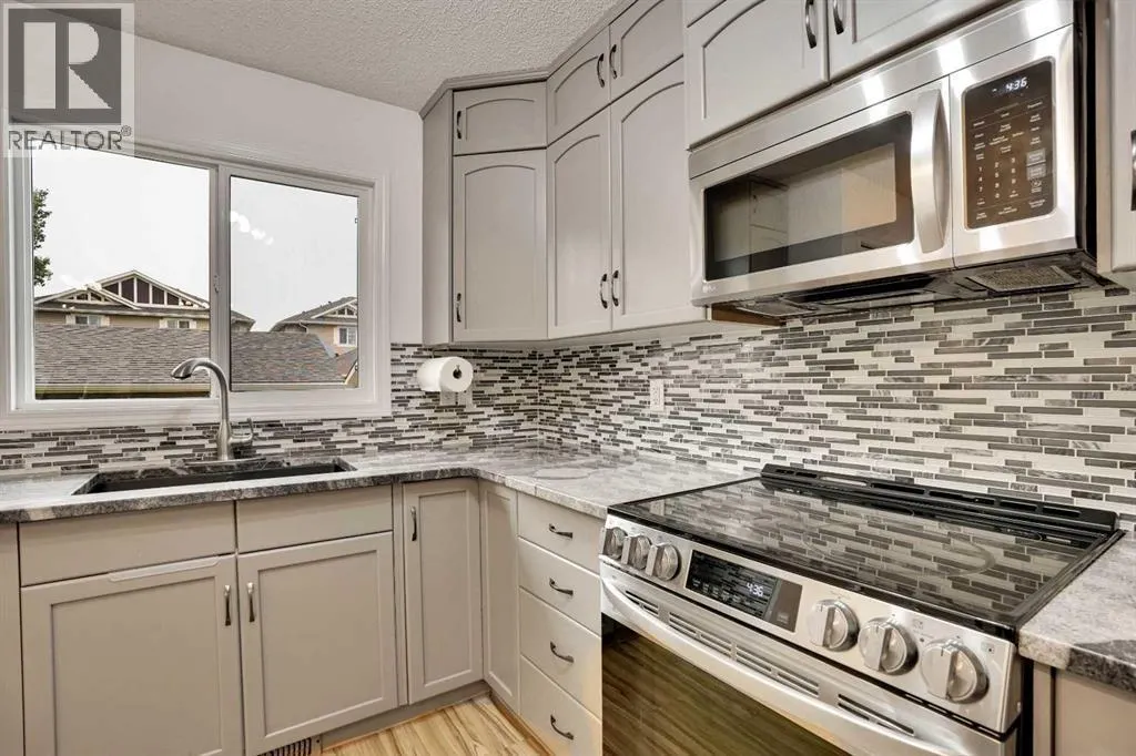 323 Sandford Place NW