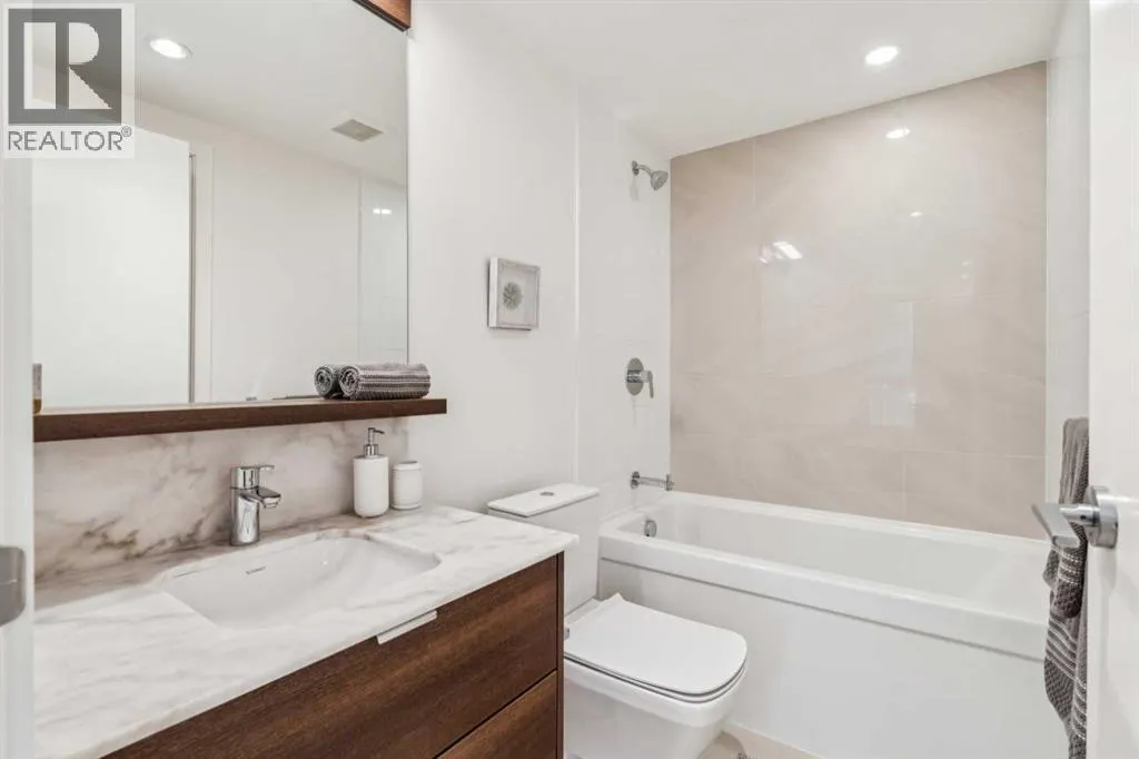 607, 118 Waterfront Court SW