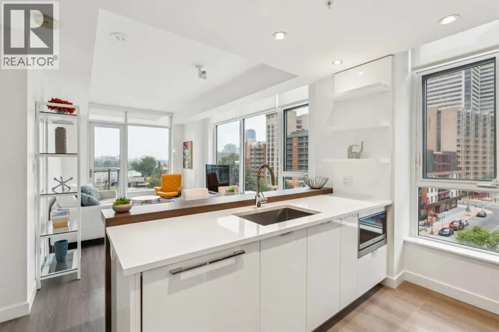 607, 118 Waterfront Court SW