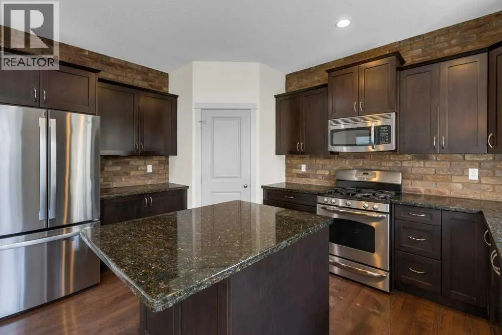17 Luxstone Rise SW