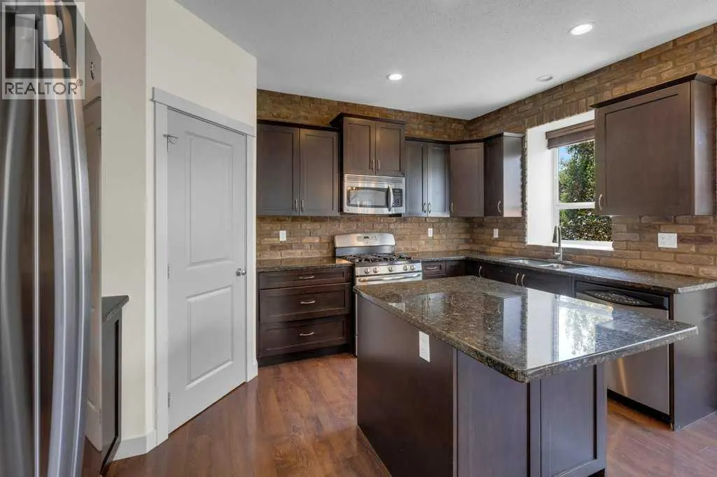 17 Luxstone Rise SW