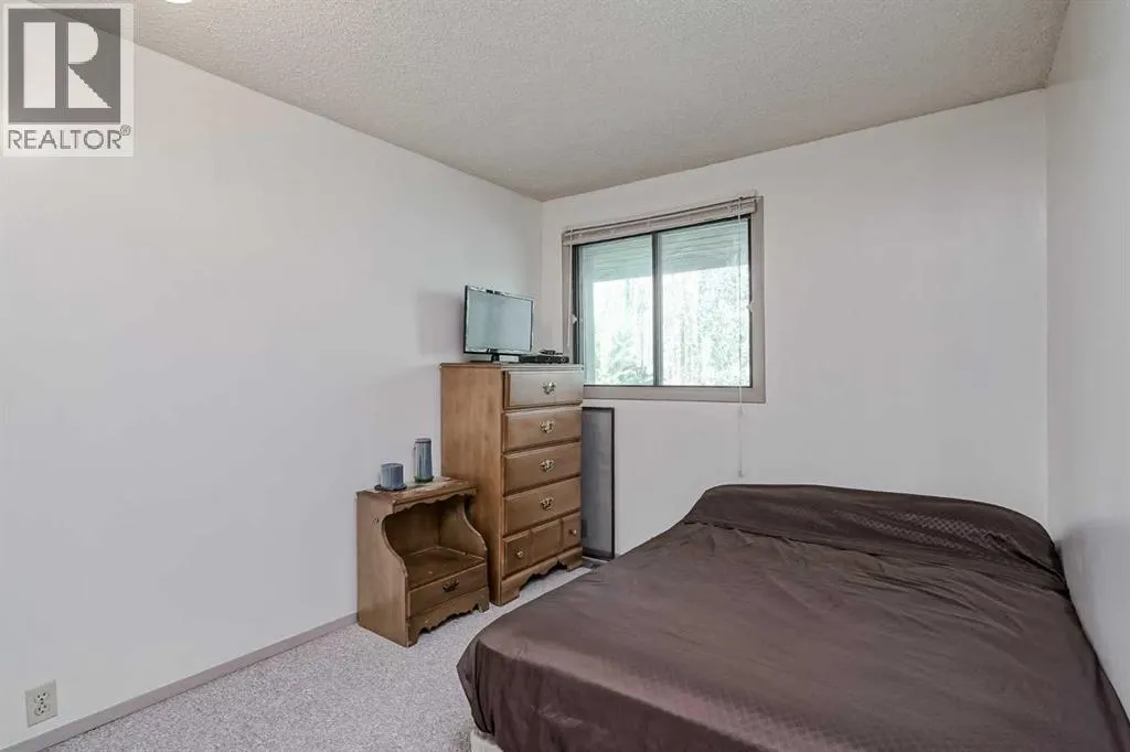 25, 99 Midpark Gardens SE