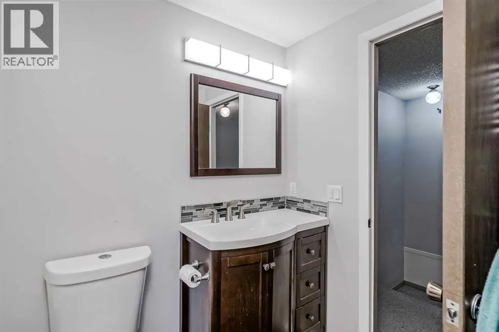 25, 99 Midpark Gardens SE