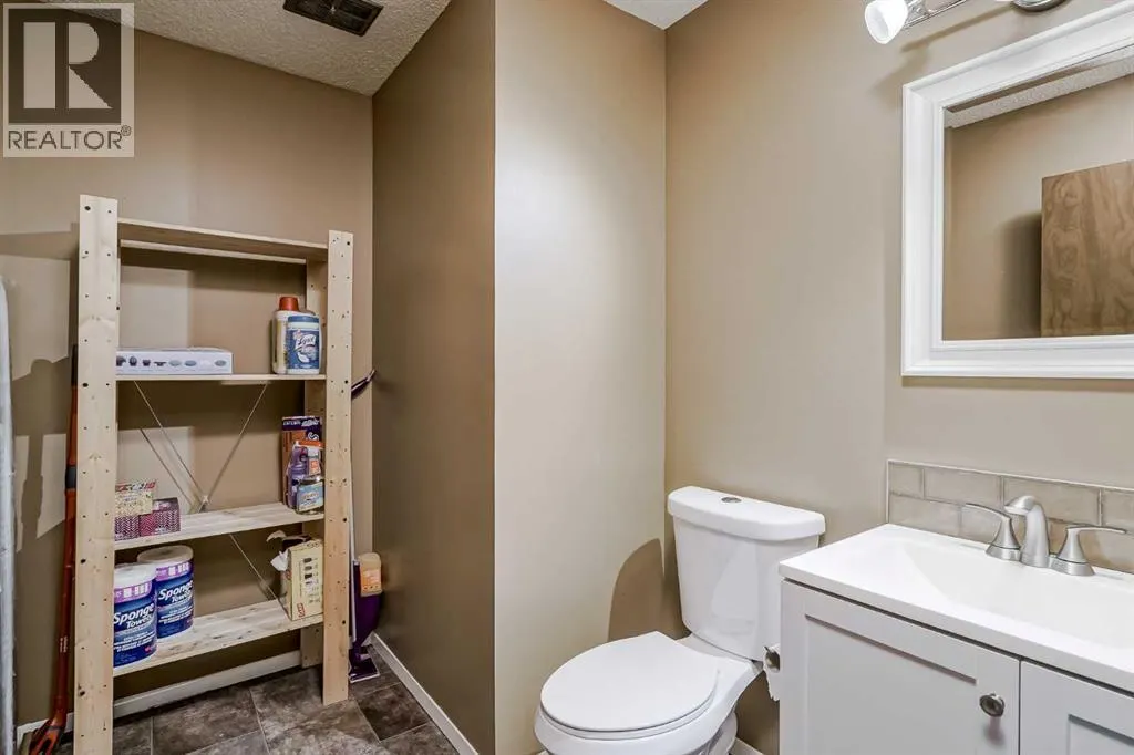 25, 99 Midpark Gardens SE
