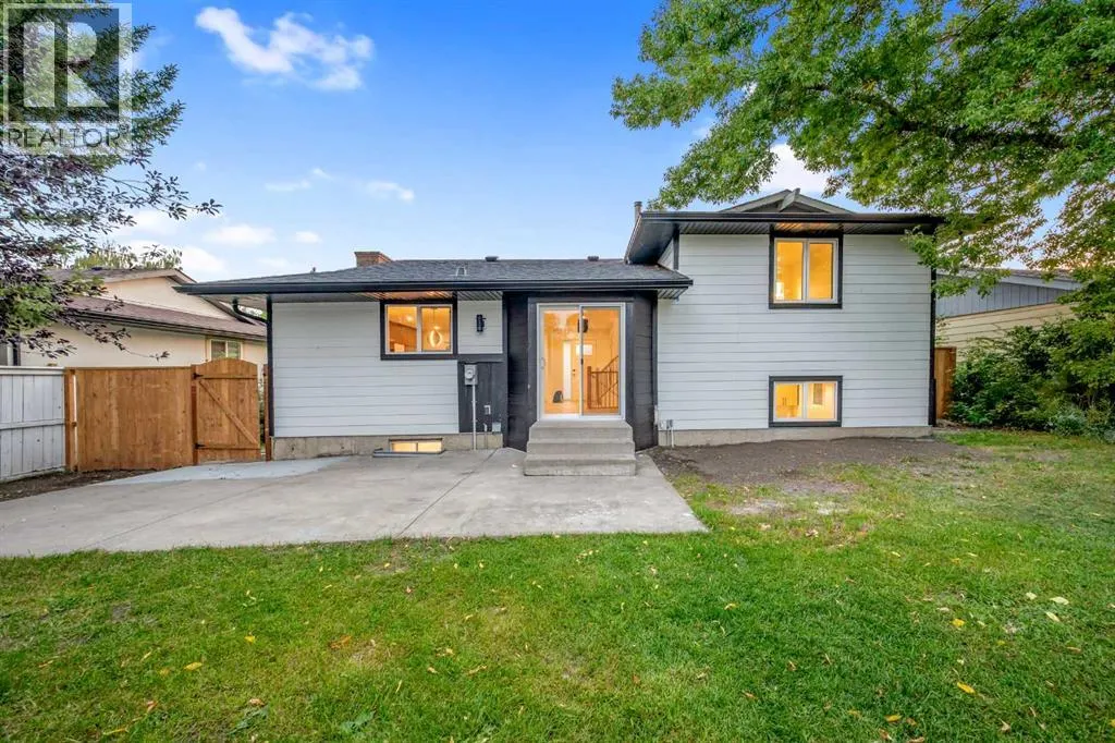 423 Queensland Circle SE