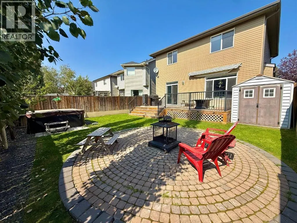 607 Montgomery Close SE