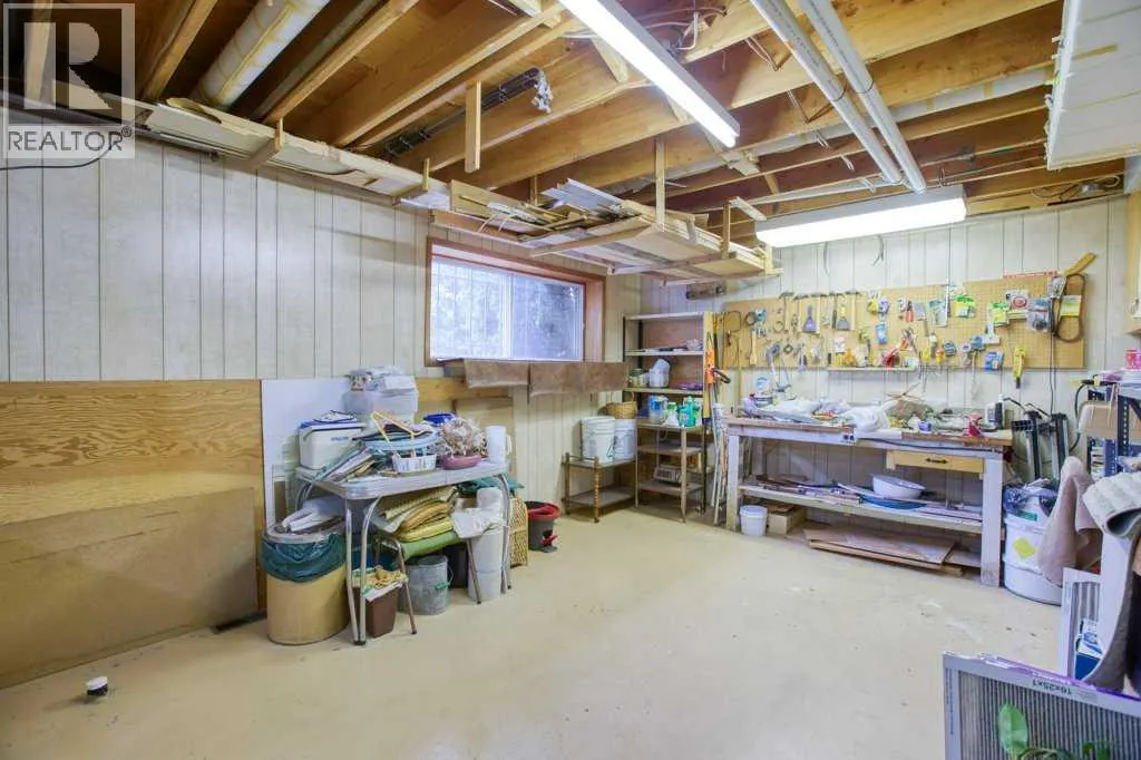 307 Silverthorn Way NW