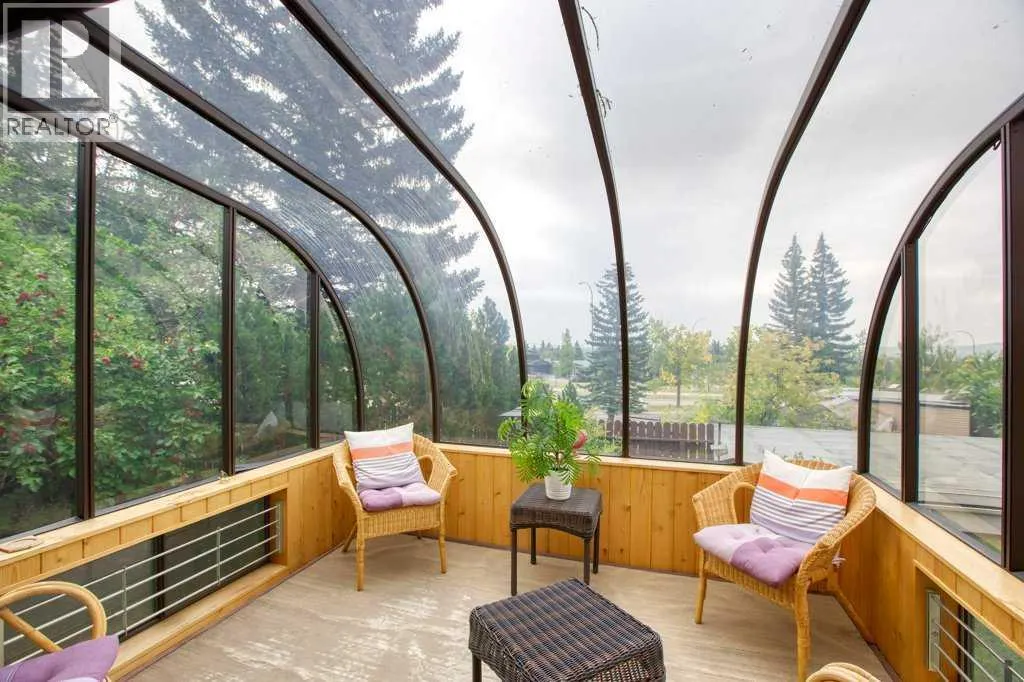 307 Silverthorn Way NW