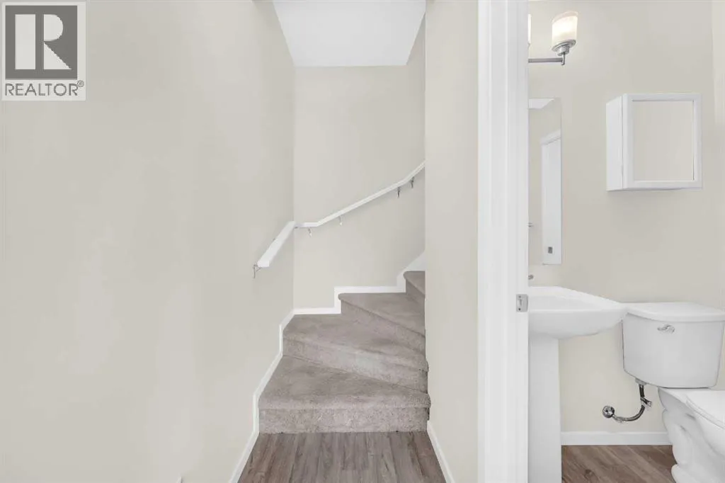 203, 525 Redstone Walk NE