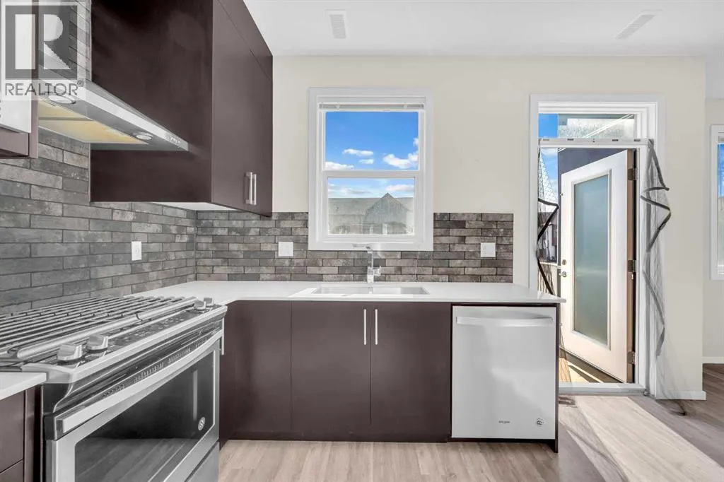 203, 525 Redstone Walk NE