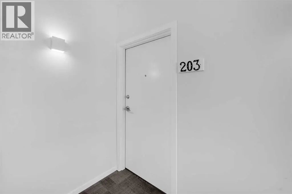 203, 525 Redstone Walk NE