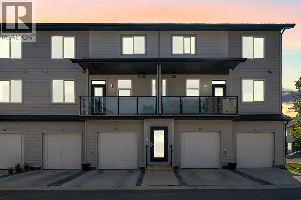 203, 525 Redstone Walk NE
