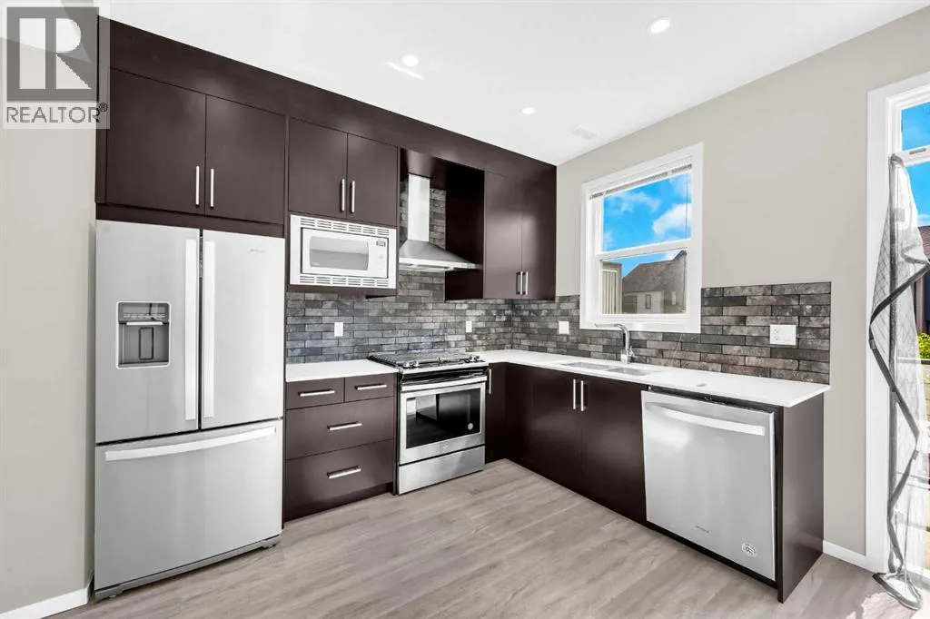 203, 525 Redstone Walk NE