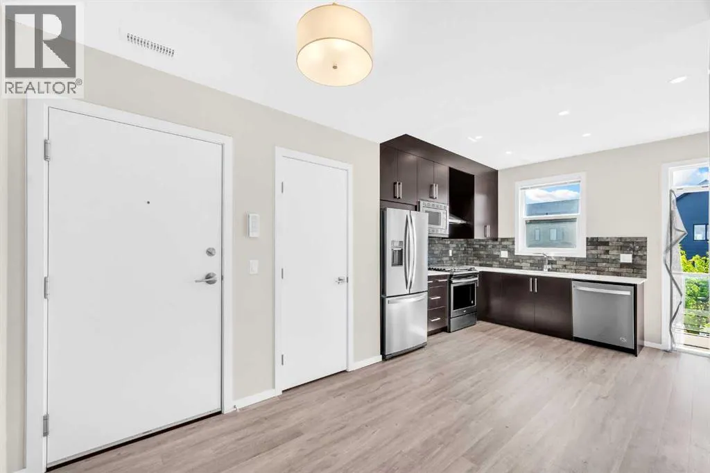 203, 525 Redstone Walk NE