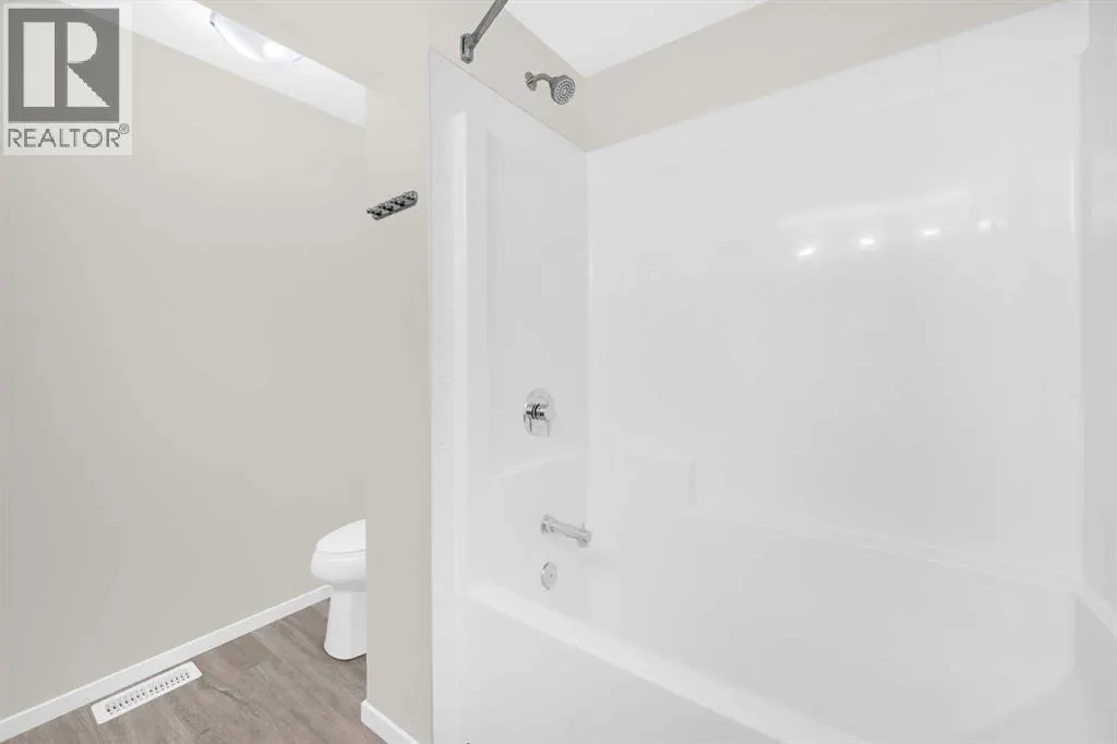 203, 525 Redstone Walk NE