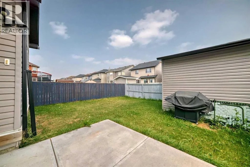9 Saddlecrest Crescent NE