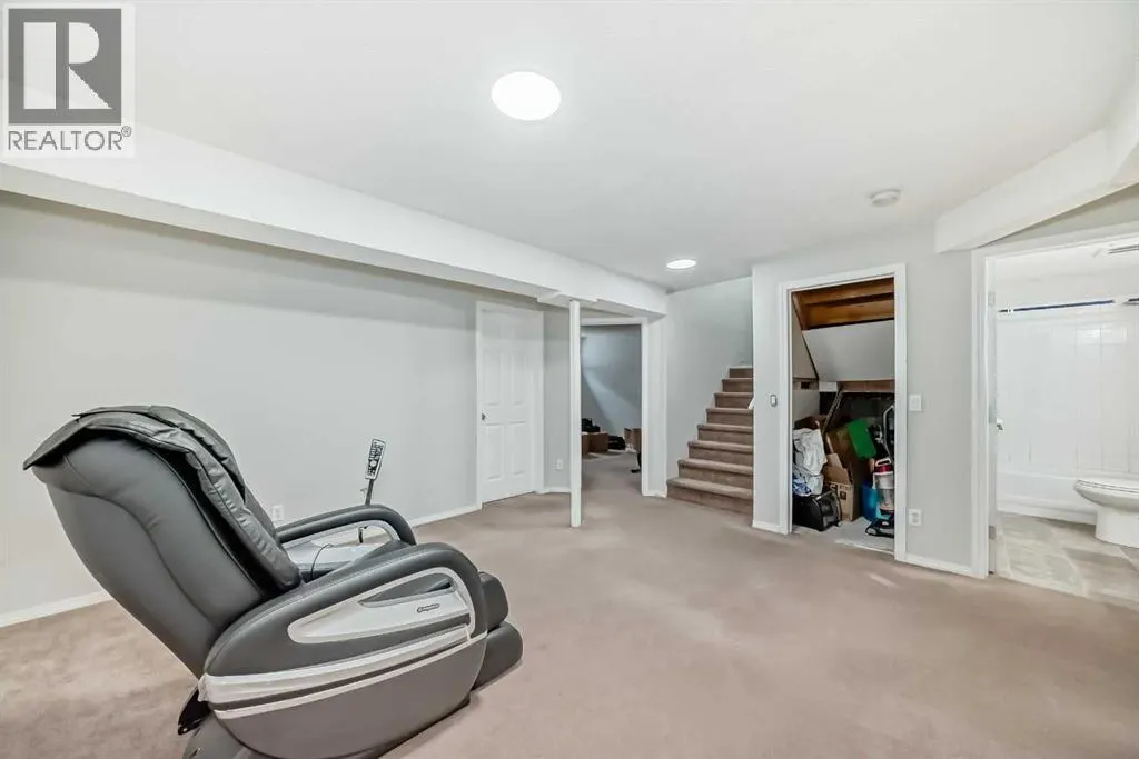 9 Saddlecrest Crescent NE