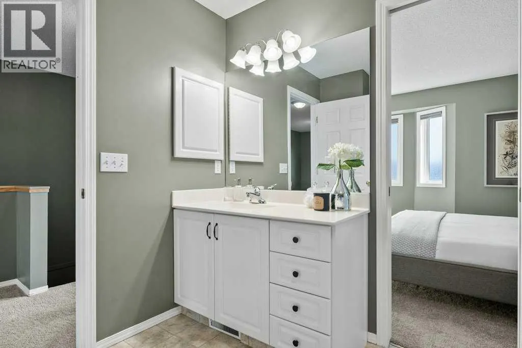 248 Regal Park NE