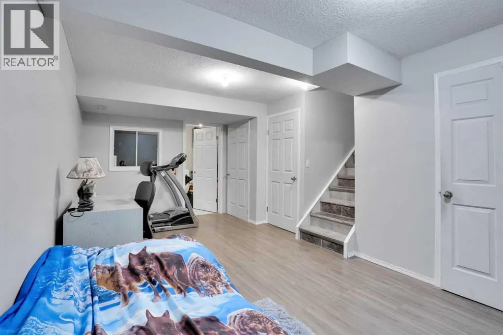 8 Woodside Circle NW