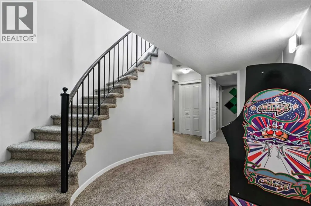 95 Panorama Hills View NW