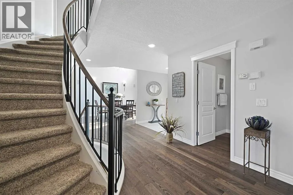 95 Panorama Hills View NW