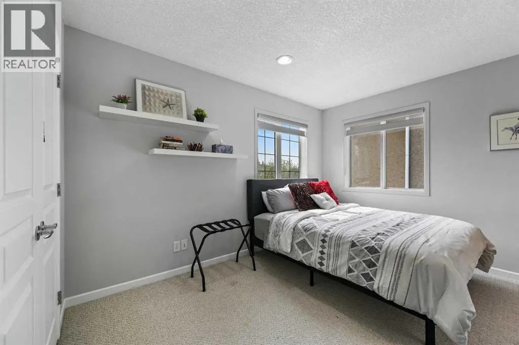 95 Panorama Hills View NW