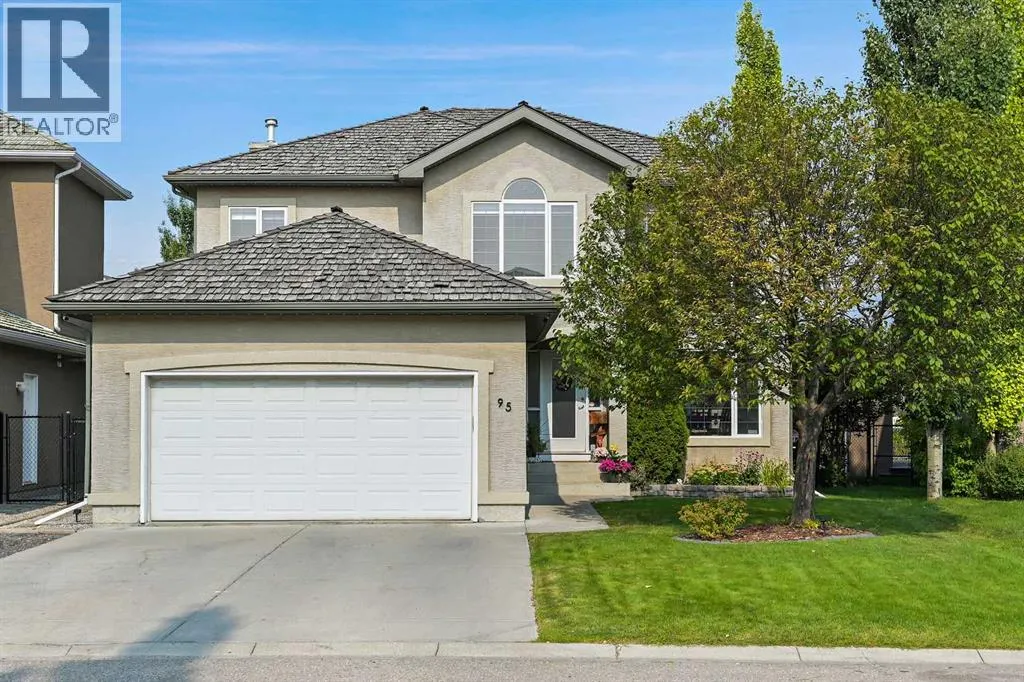 95 Panorama Hills View NW