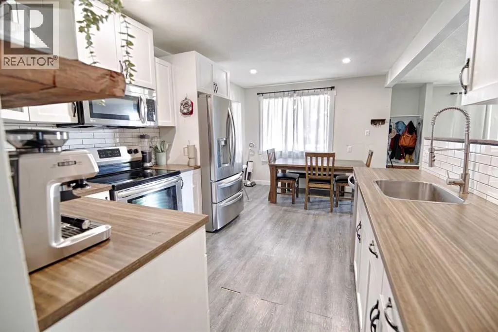 4925 52 Ave