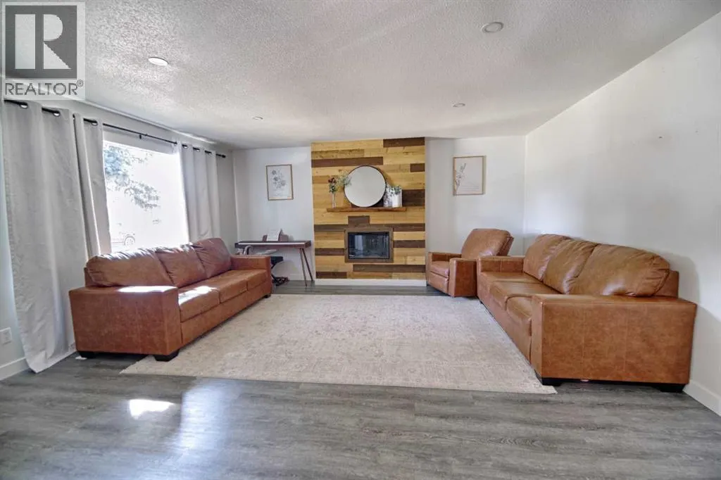 4925 52 Ave